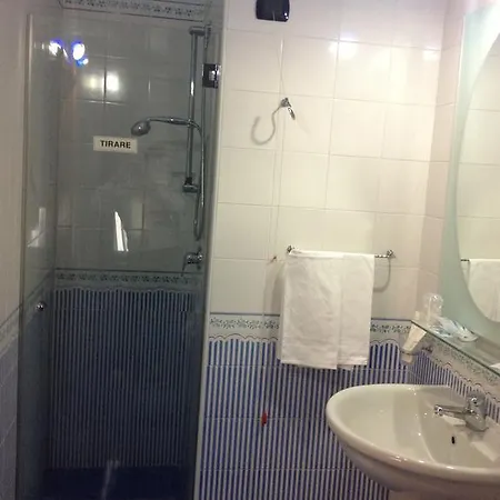 Hotel L' Anicre 3*